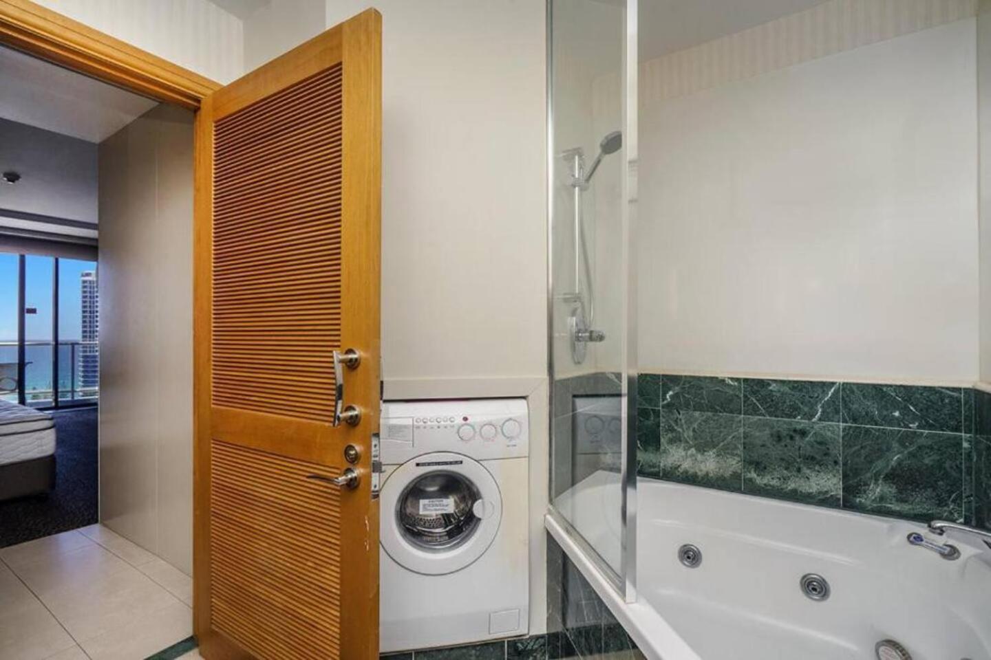 Deluxe Private Apartment And Studio - Ocean Views Gold Coast Zewnętrze zdjęcie